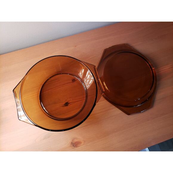 Large Vintage Arcopal France Amber Glass Casserole Dish with Lid - Picture 2 of 3